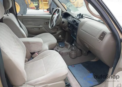 2001 Toyota Tacoma из США, поврежденный, VIN 5TEVL52N31Z855246